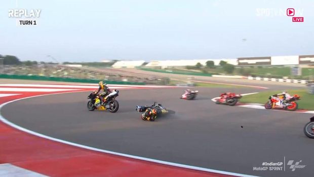 Crash Luca Marini dan Marco Bezzecchi di MotoGP India.