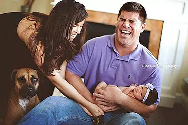 Foto keluarga menjadi kegiatan yang biasa dilakukan untuk menyimpan kenangan dalam bentuk gambar. Namun kalau bisa jangan sampe mengalami kejadian seperti ini.