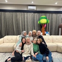 Kehadiran Aaliyah Massaid langsung jadi sorotan. Pasalnya belakangan ini Aaliyah tengah digosipkan memiliki hubungan spesial dengan adik ipar Aurel Hermansyah, Thariq Halilintar. Foto: Instagram