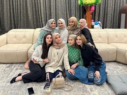 7 Foto Arisan Geng Mamayu Aurel Hermansyah, Kehadiran Aaliyah Massaid Disorot