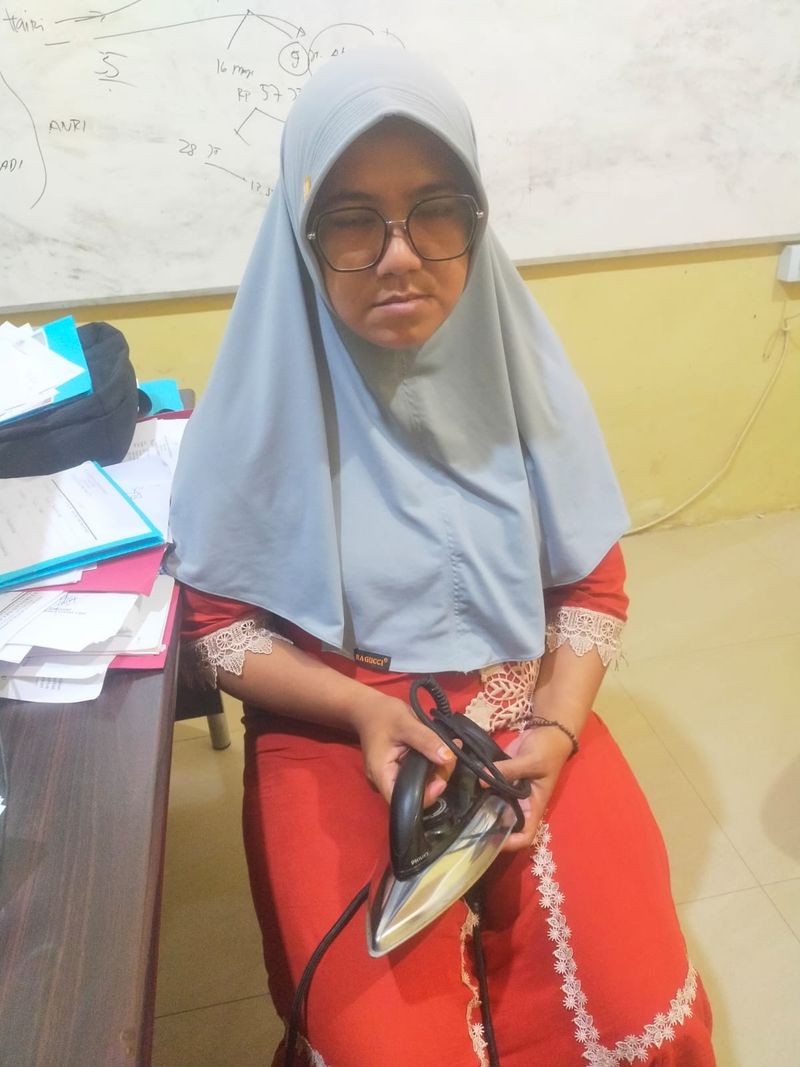 Ibu di Bungo, Jambi tega menyetrika anak tirinya gara-gara masalah ekonomi.