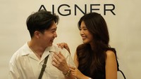 Dengan kekuatan kualitas produk pada tas kulit dan aksesoris seperti jam tangan dan perhiasan,  setiap produk AIGNER sesuai dengan DNA-nya elegan - tapi tidak terlalu klasik, santai - tapi tidak terlalu kasual, mengikuti tren - namun bukan demi tren semata. Tidak heran bila koleksi Aigner juga diminati oleh pengusaha muda & Milenial.