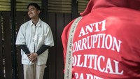 Kaesang sendiri mendaftar ke PSI sekira satu minggu lalu. Namun penyerahkan KTA baru dilakukan hari ini, usai PSI mengunggah video sosok pria yang disebut Mawar.