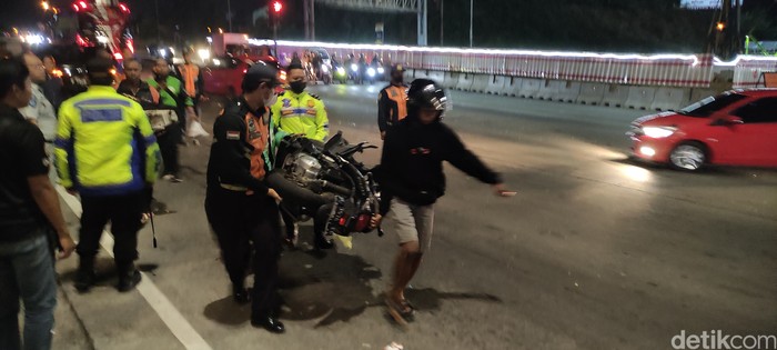 Kecelakaan maut di exit tol Bawen.