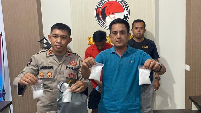 Pria berinisial TK (31) di Kendari, Sulawesi Tenggara (Sultra) ditangkap polisi karena menjadi pengedar narkoba jenis sabu.