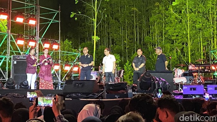 Ketum PSSI Erick Thohir bersama dengan Menteri PUPR Basuki Hadimuljono, Ketua KADIN dan Kepala Otorita IKN pada Malam Apresiasi untuk para pekerja IKN.