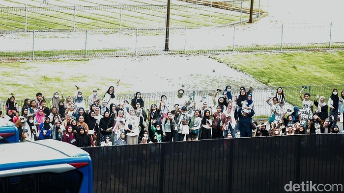 NCTzen teriak memanggil nama member NCT.