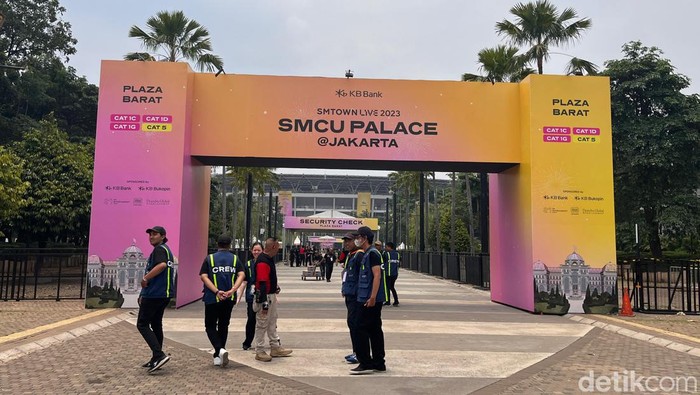 Gerbang menuju SMTOWN Live 2023 SMCU PALACE @ JAKARTA.