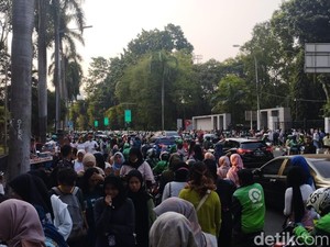 Kawasan GBK Macet Jelang Konser SMTOWN, Polisi Kanalisasi 3 Titik