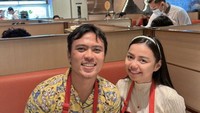 Food vlogger yang dikenal dengan tagline “Makan apa? makan lur” ini punya gaya yang setu setiap kali mengulas makanan. Foto: Instagram @makanlurr