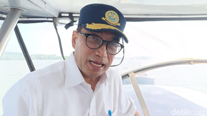 Menhub Budi Karya Sumadi meninjau lokasi pembangunan bandara dan pelabuhan di IKN