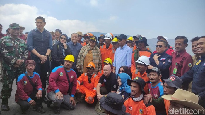 Menteri LHK memantau kawasan Bromo usai kebakaran