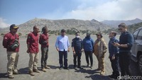 Luasan lahan yang terbakar di Bromo mencapai 989 hektare (Foto: Muhammad Aminudin/detikJatim)