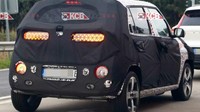 Mobil listrik mungil yang tengah diuji coba itu menggunakan platform milik Hyundai Casper. Bahkan, sumber yang sama menyebut, kendaraan tersebut memang akan mengusung nama Casper EV. Foto: Roads & Rants