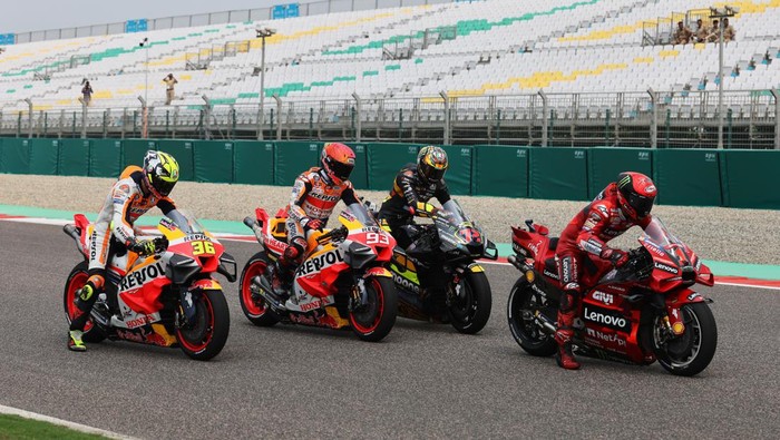 MotoGP - Indian Grand Prix - Buddh International Circuit, Greater Noida, India - September 23, 2023
Repsol Honda Teams Joan Mir, Repsol Honda Teams Marc Marquez, Mooney VR46 Racing Teams Marco Bezzecchi and Ducati Lenovo Teams Francesco Bagnaia after qualifying REUTERS/Anushree Fadnavis