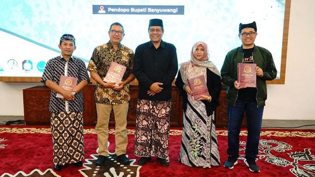Sejumlah tokoh dan akademisi nasional hadir dalam Sejumlah tokoh dan akademisi nasional hadir dalam Ngaji Manuskrip Kuno Nusantara (Ngariksa) di Pendopo Sabha Swagata Blambangan, Jumat (22/9) malam.Pendopo Sabha Swagata Blambangan, Jumat (22/9) malam.