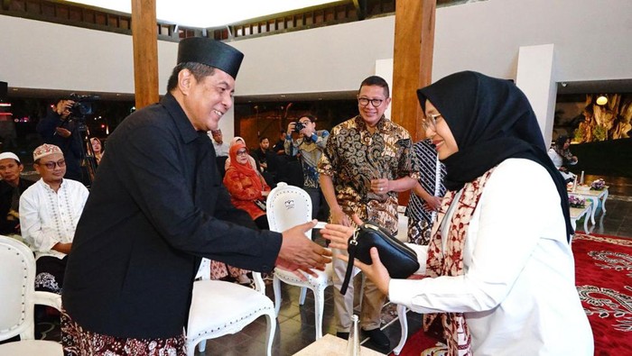 Sejumlah tokoh dan akademisi nasional hadir dalam Sejumlah tokoh dan akademisi nasional hadir dalam Ngaji Manuskrip Kuno Nusantara (Ngariksa) di Pendopo Sabha Swagata Blambangan, Jumat (22/9) malam.Pendopo Sabha Swagata Blambangan, Jumat (22/9) malam.