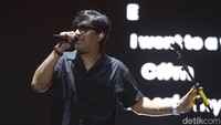 Sejak awal kemunculan mereka, seperti biasa selalu ada gimmick-gimmick yang lucu dan segar. Penonton terhibur padahal mereka baru saja naik ke panggung Pestapora Im3, Sabtu (23/9/2023).