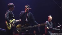 Meski begitu, lagu awal yang dinyanyikan Andre Taulany and Friends ini bikin penonton Pestapora kegirangan. Lagu itu adalah Basket Case milik Green Day.