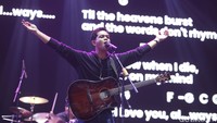 Adapun Andre Taulany and Friends menyanyikan banyak lagu-lagu terkenal dari musisi papan atas. Deretan lagu itu ada Always milik Bon Jovi, No Women No Cry milik Bob Marley, Yang Terlupakan milik Iwan Fals, Gerimis Mengundang milik Slam, Dari Hati milik Clubeighties, hingga Mungkinkah milik Stinky.