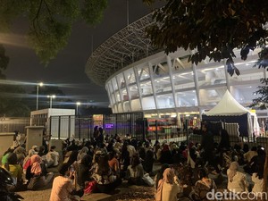 Cerita Fans SMTOWN Rela Duduk di Luar GBK demi Dengar Suara Idol