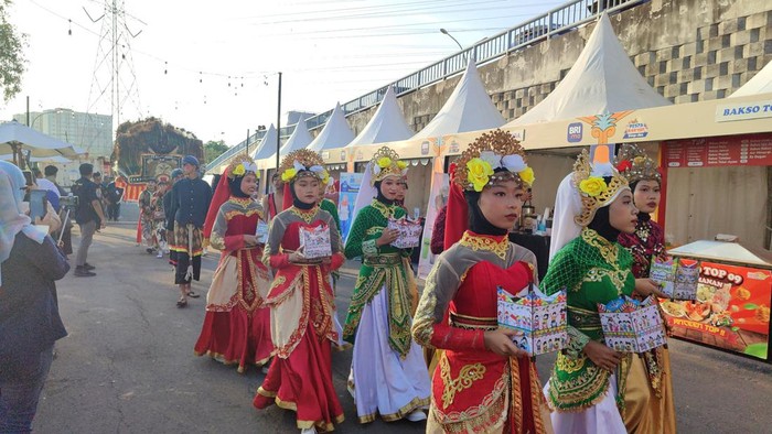 Pawai budaya Pesta Rakyat Simpedes Gresik