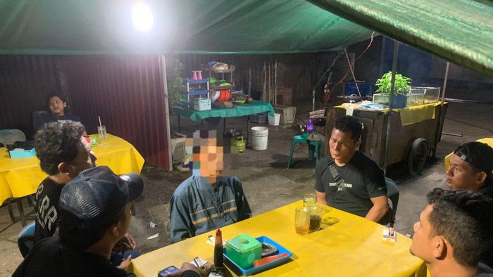 Pelaku penggelapan uang kurban di Tanjungpinang saat dibekuk polisi. (Istimewa)