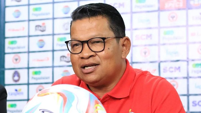 Pelatih Kepala Semen Padang FC, Delfiadri. (istimewa)
