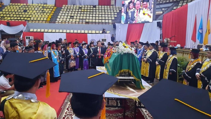 Pelepasan Almarhum  Rektor pertama Universitas Lampung (Unila) Prof Sitanala Arsyad