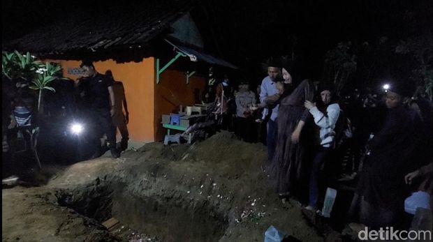 Pemakaman ajudan Kapolda Kaltara Brigpol Saktyo Herlambang.