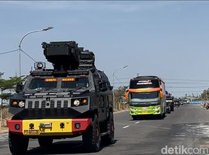Penampakan Rantis Kawal Bus Pemain Arema FC ke Stadion GBT