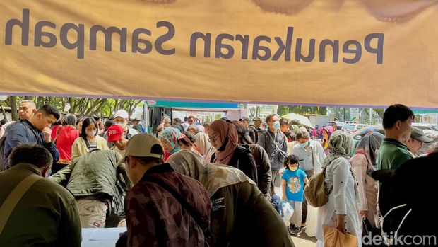 Penukaran sampah di Balai Kota Bandung