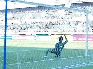 Pujian Josep Gombau ke Arief Catur Usai Selamatkan Gawang Persebaya