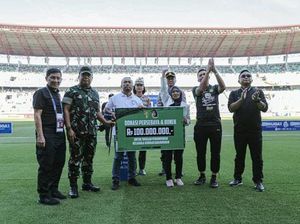 Persebaya dan Bonek Serahkan Donasi ke Keluarga Korban Tragedi Kanjuruhan