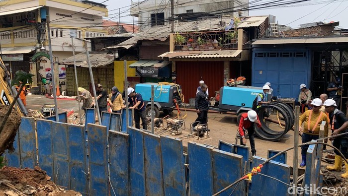 Pipa PAM bocor di Petamburan, Jakarta Pusat