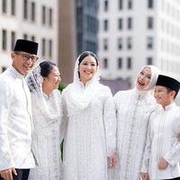 Menteri Pariwisata dan Ekonomi Kreatif Sandiaga Uno dan istrinya Nur Asia Uno menggelar pengajian jelang pernikahan untuk putrinya Anneesha Atheera Uno di bulan Agustus. Dalam unggahan di Instagram @sandiuno, politikus 54 tahun itu mengungkapkan pengajian tersebut digelar di Aula Masjid At Taqwa, Kebayoran Baru. Foto: Instagram: @sandiuno