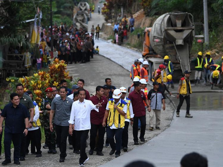 Momen Jokowi Tinjau Inpres Jalan Daerah di IKN Nusantara