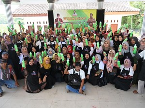 Relawan Sandiaga Gelar Pelatihan Buat Sabun Cuci Piring ke Warga Jombang