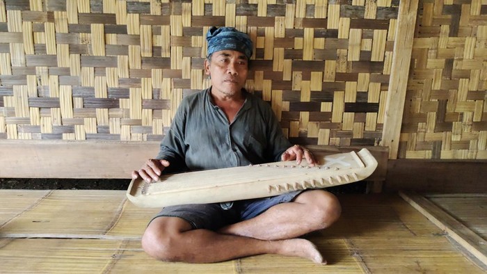 Seniman asal Baduy, Aki Pantun. (Foto: Fathul Rizkoh/detikcom)