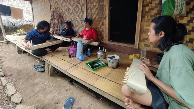 Seniman asal Baduy, Aki Pantun. (Foto: Fathul Rizkoh/detikcom)