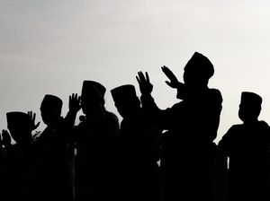 Warga Tangerang Gelar Salat Minta Hujan di Kantor Kecamatan Cisauk