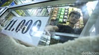 Kalau soal harga, Warung Madura pun bisa bersaing dengan minimarket.