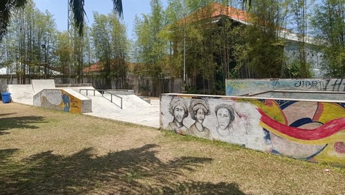 Area Skate Park Jembrana yang gelap pada malam hari, sering jadi tempat BAB.