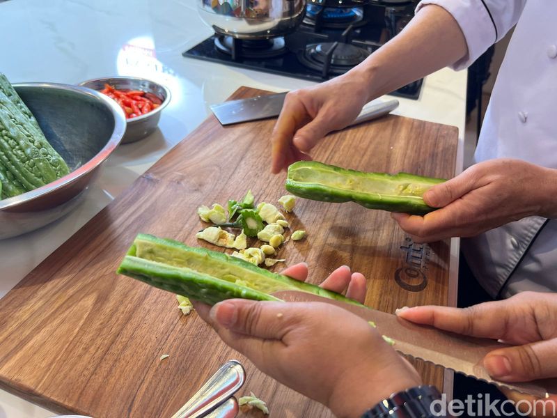 5 Tips Bikin Tumis Daging Pare Pedas yang Sederhana Tapi Nikmat