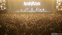 Panggung yang menampilkan Atta Halilintar, Kahitna, Nadin Amizah, Banda Neira, hingga Project Pop ini dipadati penonton.