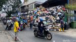 Potret Menumpuknya Sampah di TPS Sederhana hingga Luber ke Jalan