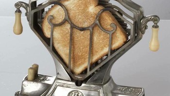 Pemanggang roti atau toaster awal yang dibuat pada tahun 1920. Foto: Bored Panda