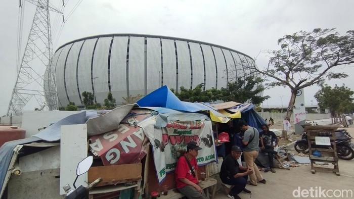 Warga Kampung Bayam masih bertahan di tenda dekat Jakarta International Stadium (JIS)  (Brigitta Belia/detikcom)