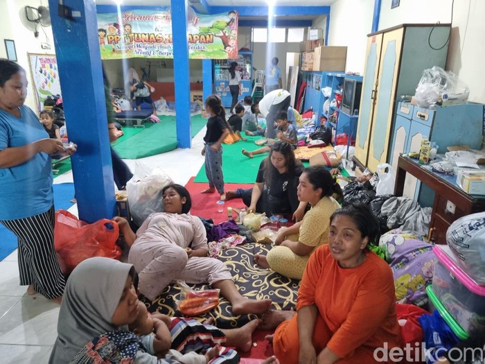 warga korban kebakaran mengungsi