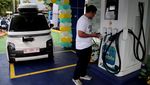 Aksi Konvoi Mobil Listrik Saat Peresmian SPKLU di Ternate